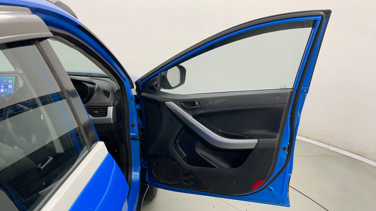 Used 2020 Tata Nexon XM Petrol Manual interior RIGHT FRONT DOOR OPEN VIEW