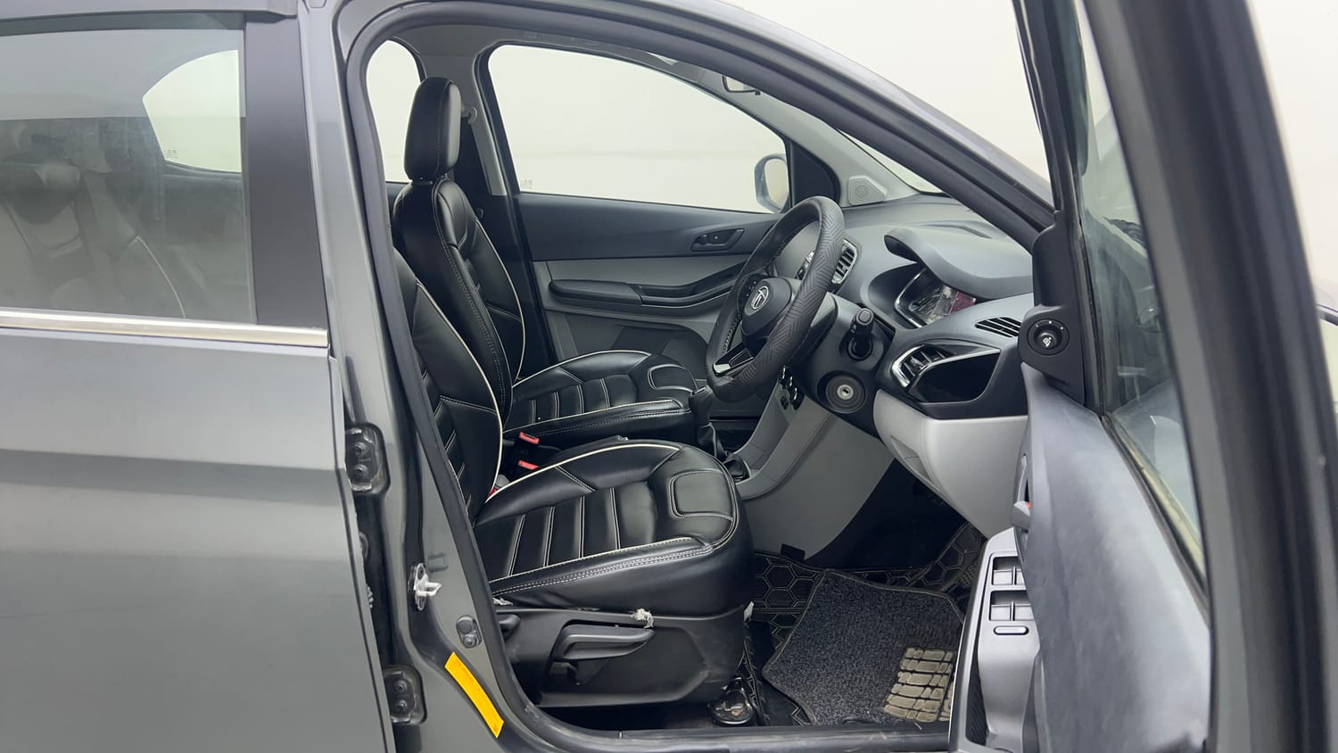 Used 2024 Tata Tiago XT Petrol Manual interior RIGHT SIDE FRONT DOOR CABIN VIEW