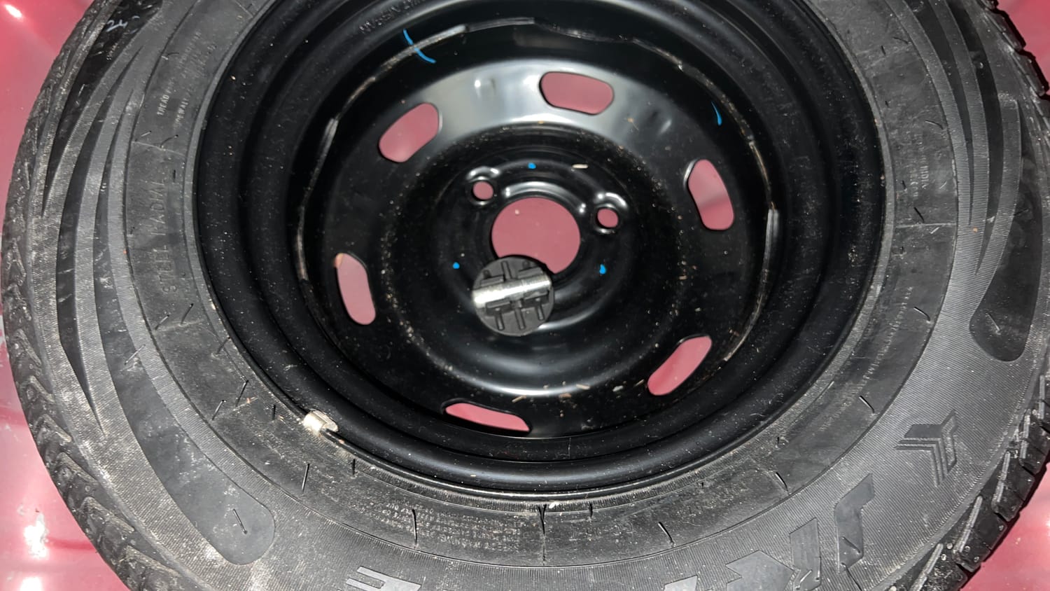 Used 2018 Renault Kwid RXT (O) 1.0 SCE Edition Petrol Manual tyres SPARE TYRE VIEW