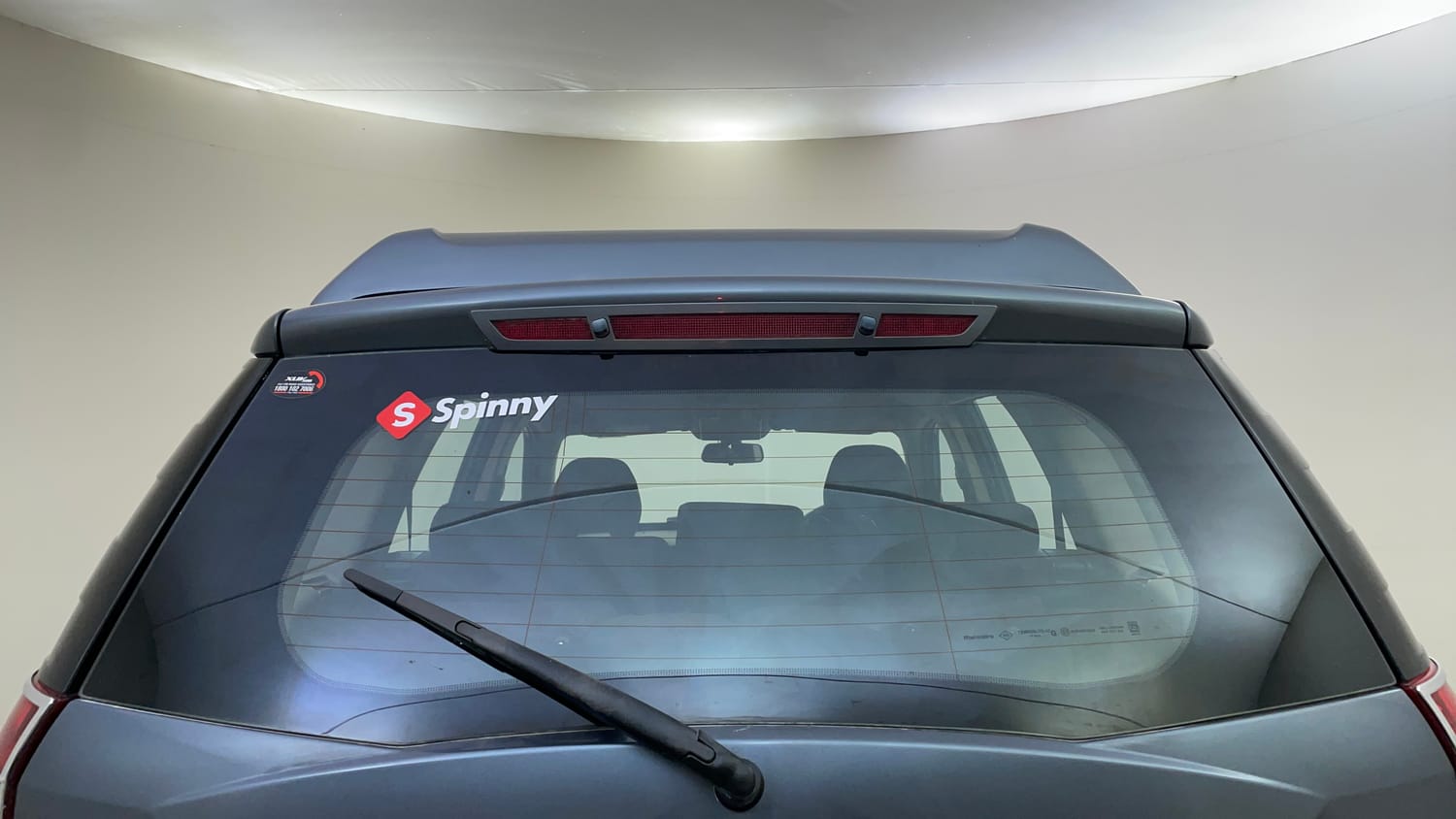 Used 2015 Mahindra XUV500 W6 Diesel Manual exterior BACK WINDSHIELD VIEW
