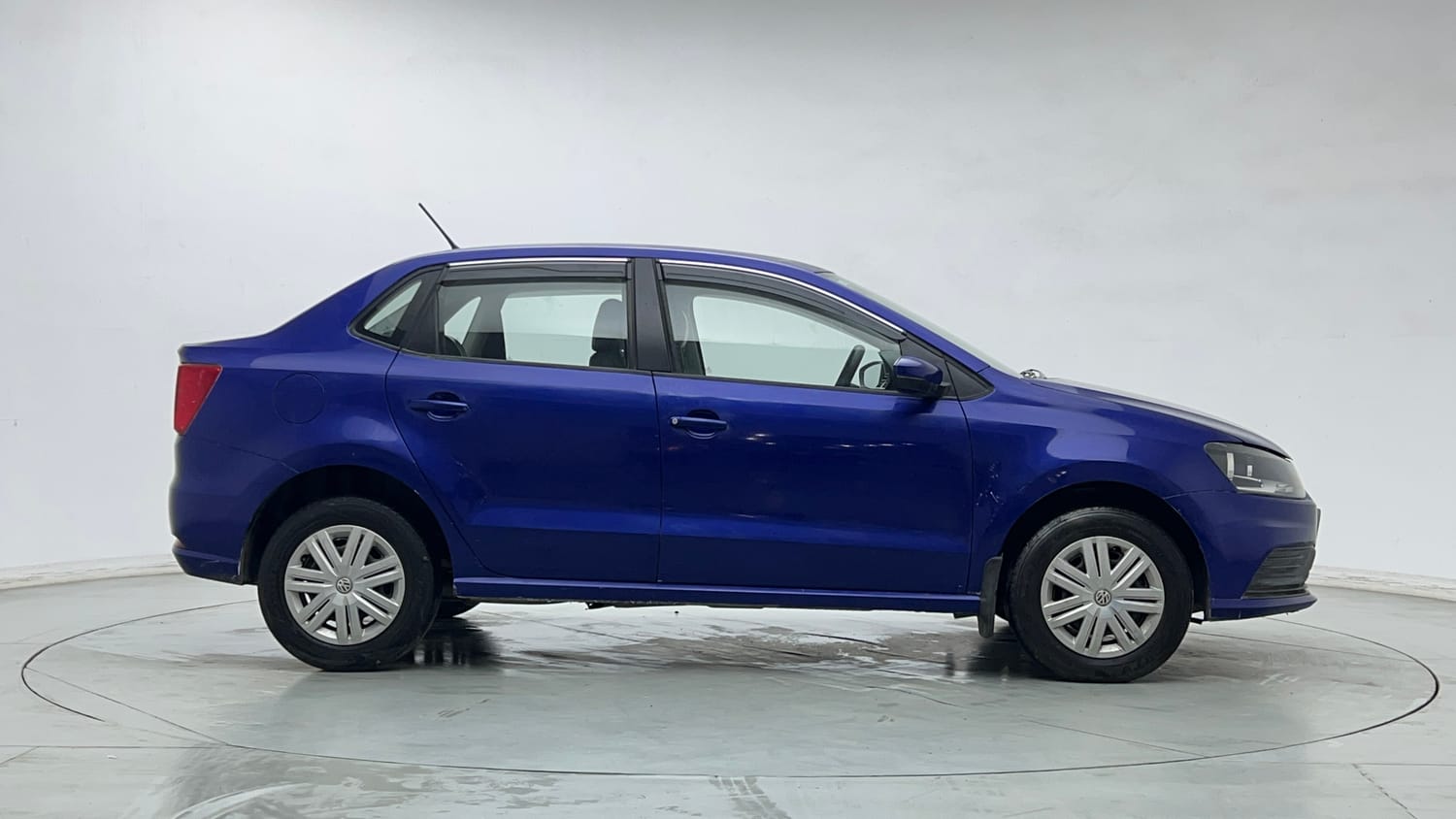 Used 2019 Volkswagen Ameo Trendline 1.0L (P) Petrol Manual exterior RIGHT SIDE VIEW