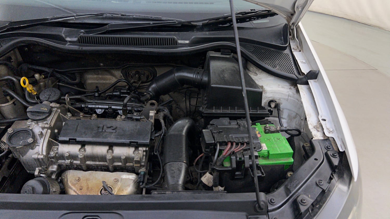Used 2015 Volkswagen Polo Comfortline 1.2L (P) Petrol Manual engine ENGINE LEFT SIDE HINGE & APRON VIEW