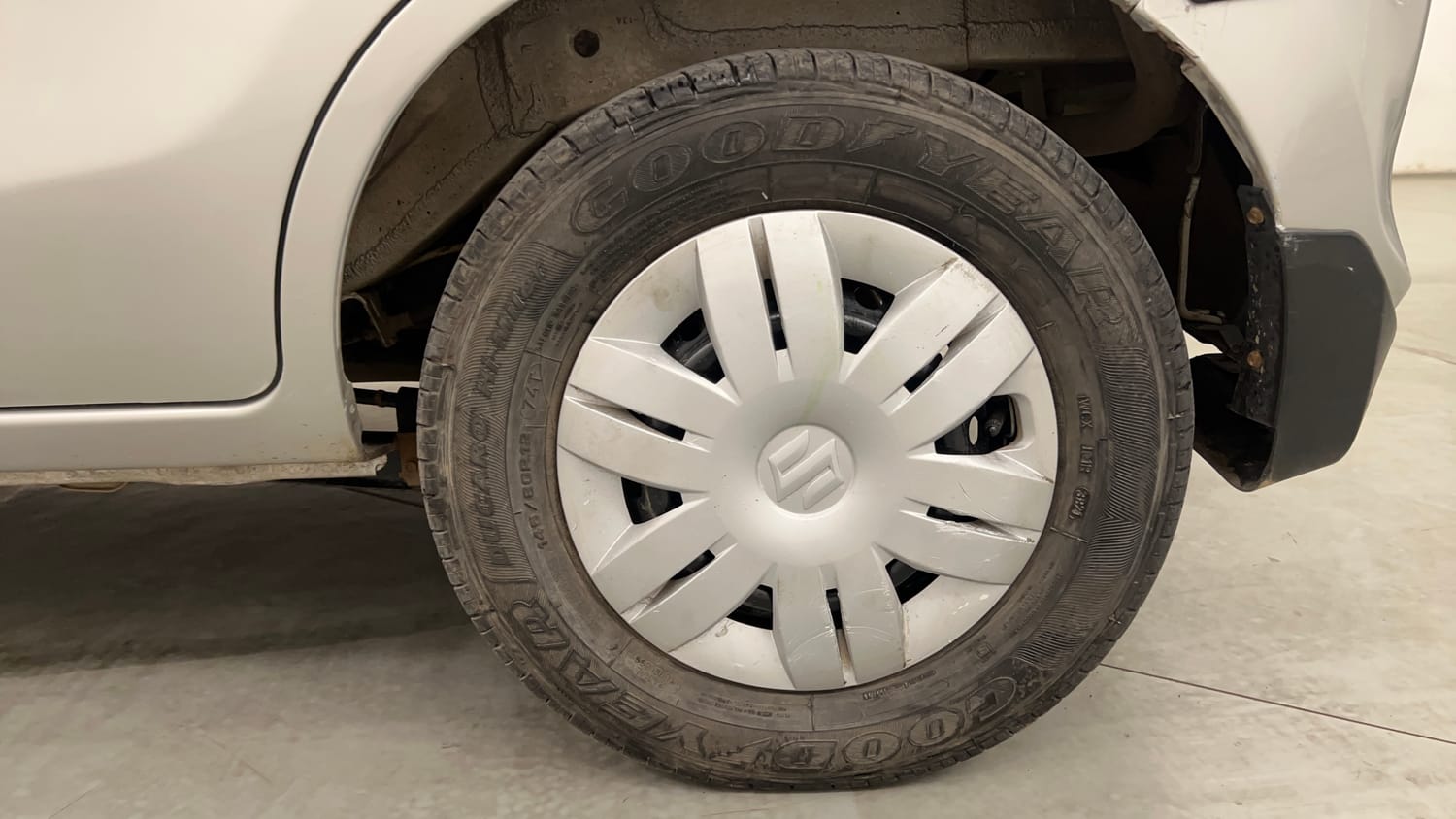 Used 2014 Maruti Suzuki Alto 800 LXI CNG (outside fitted) Cng Manual tyres LEFT REAR TYRE RIM VIEW