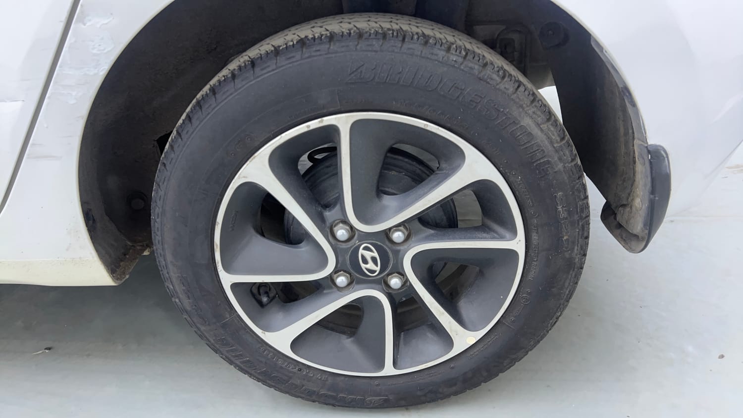 Used 2017 Hyundai Grand i10 Sportz (O) AT 1.2 Kappa VTVT Petrol Automatic tyres LEFT REAR TYRE RIM VIEW