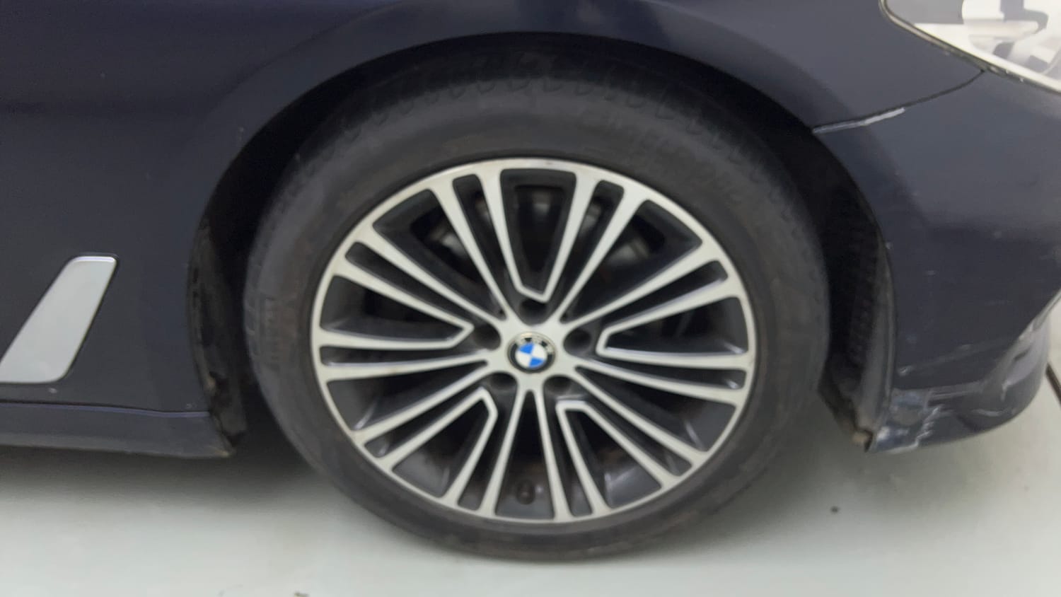 Used 2018 BMW 5 Series 520d Luxury Line Diesel Automatic tyres RIGHT FRONT TYRE RIM VIEW