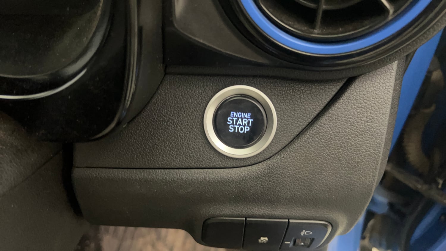 Used 2023 Hyundai Exter SX (O) 1.2 MT Petrol Manual top_features Keyless start