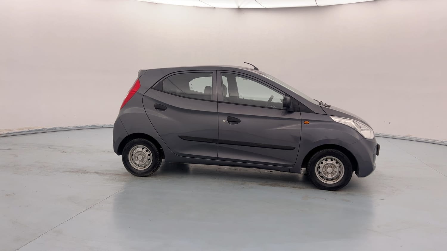 Used 2017 Hyundai Eon Era + Petrol Manual exterior RIGHT SIDE VIEW