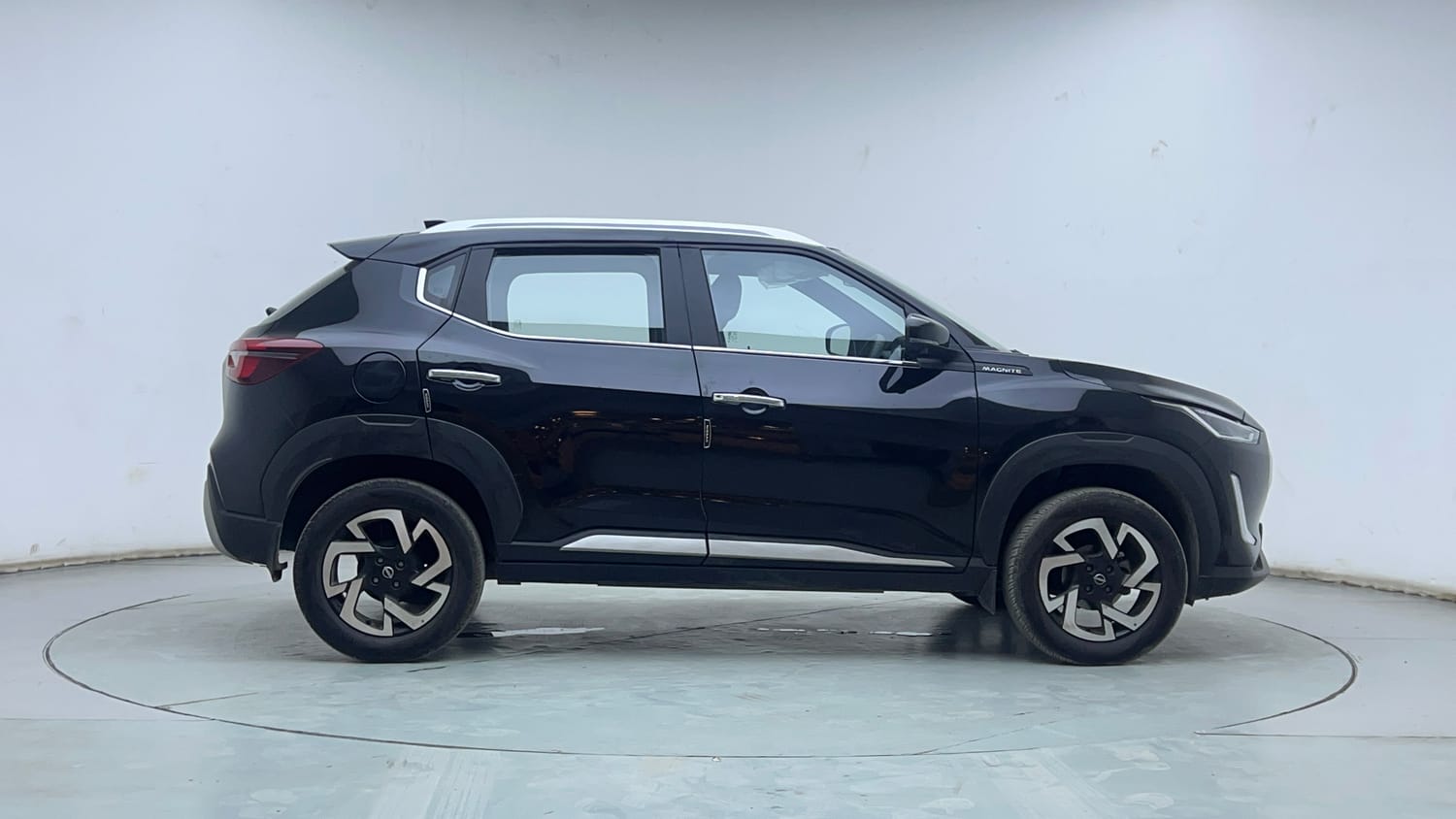Used 2023 Nissan Magnite XV Premium Turbo Petrol Manual exterior RIGHT SIDE VIEW