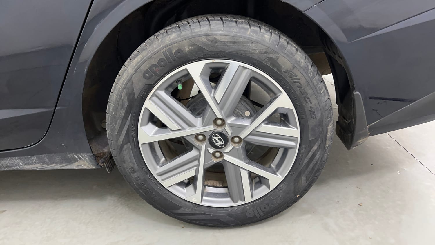 Used 2023 Hyundai Verna SX (O) 1.5 Petrol IVT Petrol Automatic tyres LEFT REAR TYRE RIM VIEW