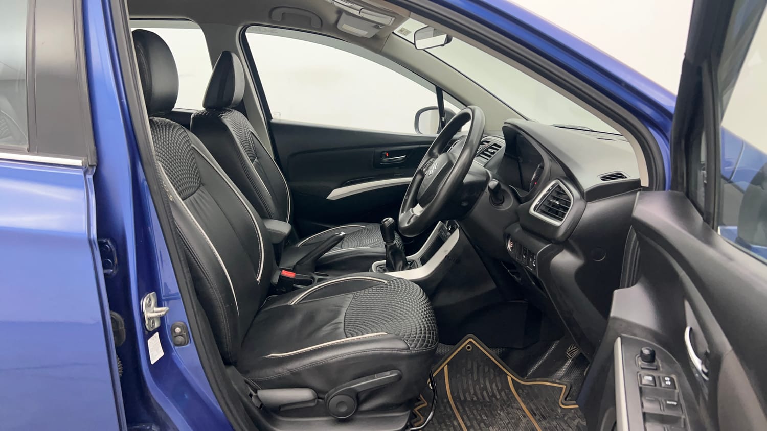 Used 2016 Maruti Suzuki S-Cross Zeta 1.3 Diesel Manual interior RIGHT SIDE FRONT DOOR CABIN VIEW