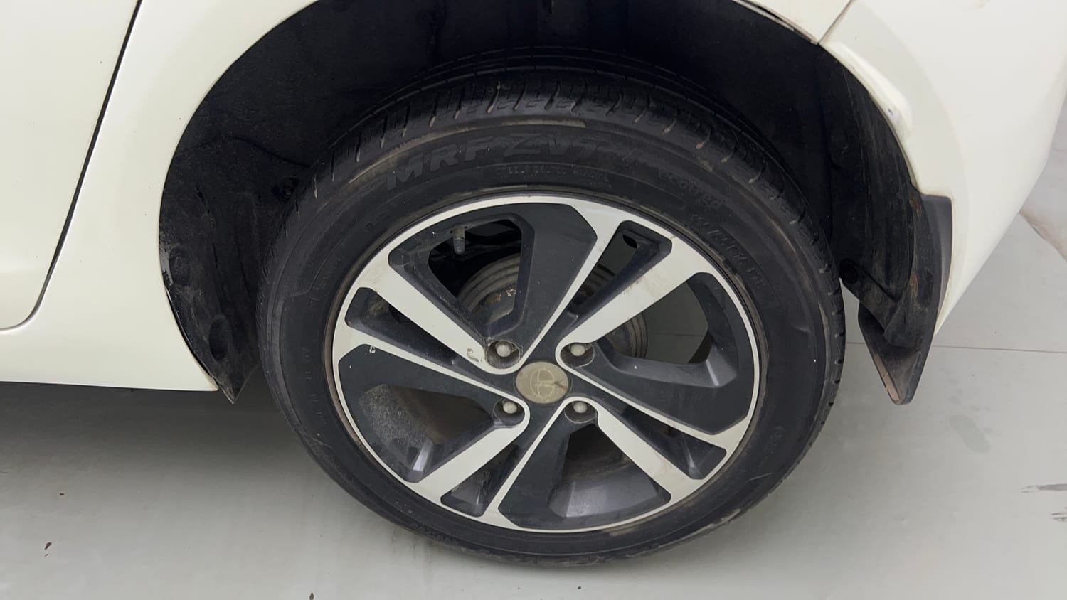 Used 2020 Tata Altroz XZ Petrol Petrol Manual tyres LEFT REAR TYRE RIM VIEW