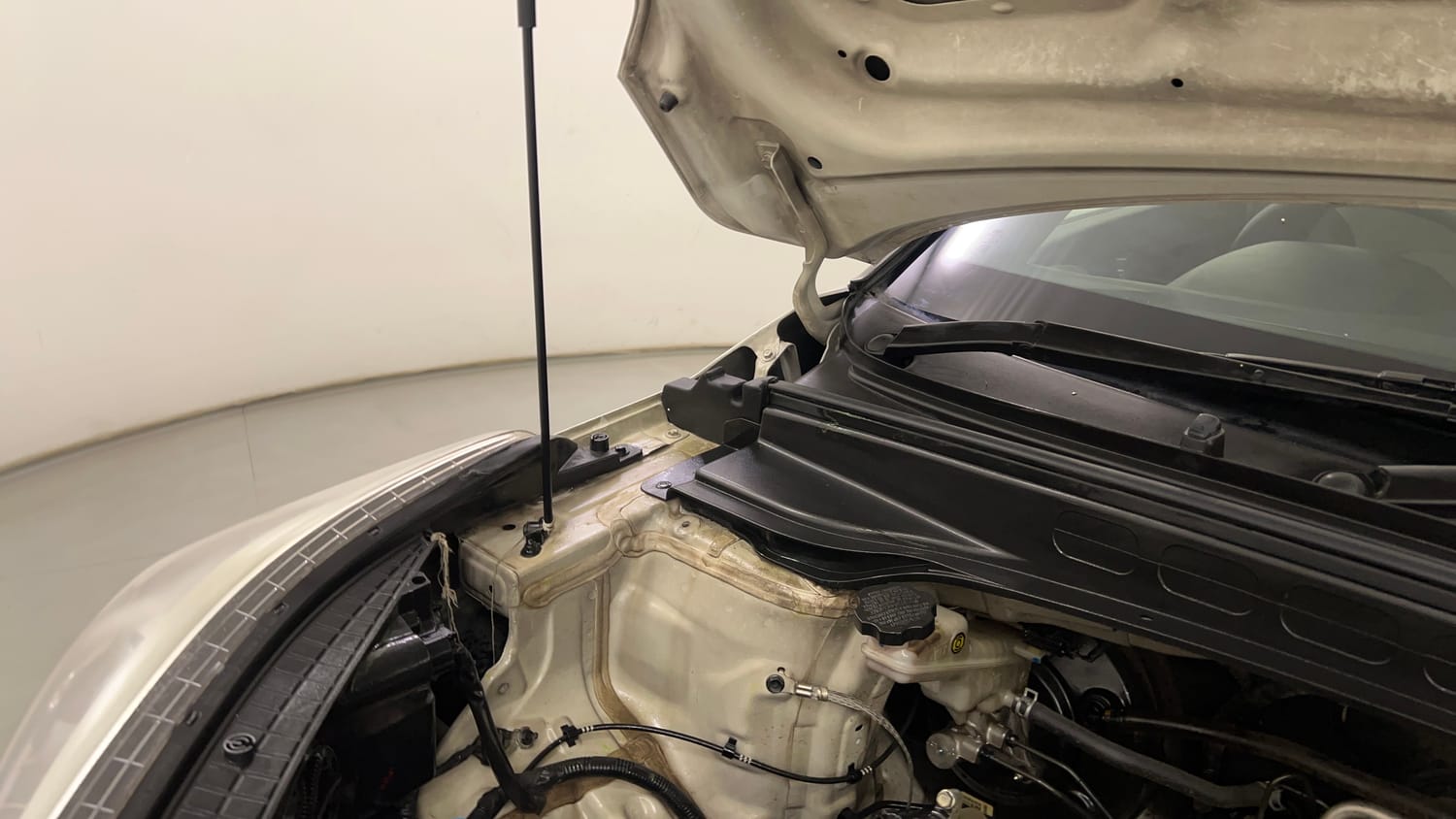 Used 2017 Hyundai Creta SX Plus 1.6  Petrol Petrol Manual engine ENGINE RIGHT SIDE HINGE & APRON VIEW
