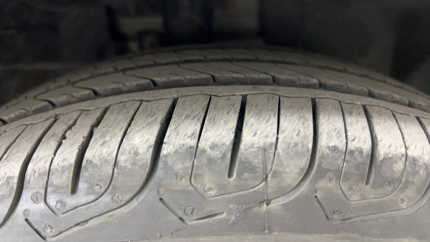 Used 2019 Ford Figo Titanium 1.2 Ti-VCT MT Petrol Manual tyres RIGHT FRONT TYRE TREAD VIEW