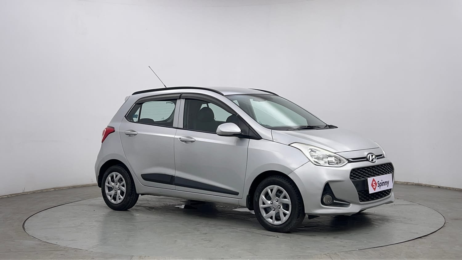 Used 2018 Hyundai Grand i10 Sportz 1.2 Kappa VTVT Petrol Manual exterior RIGHT FRONT CORNER VIEW