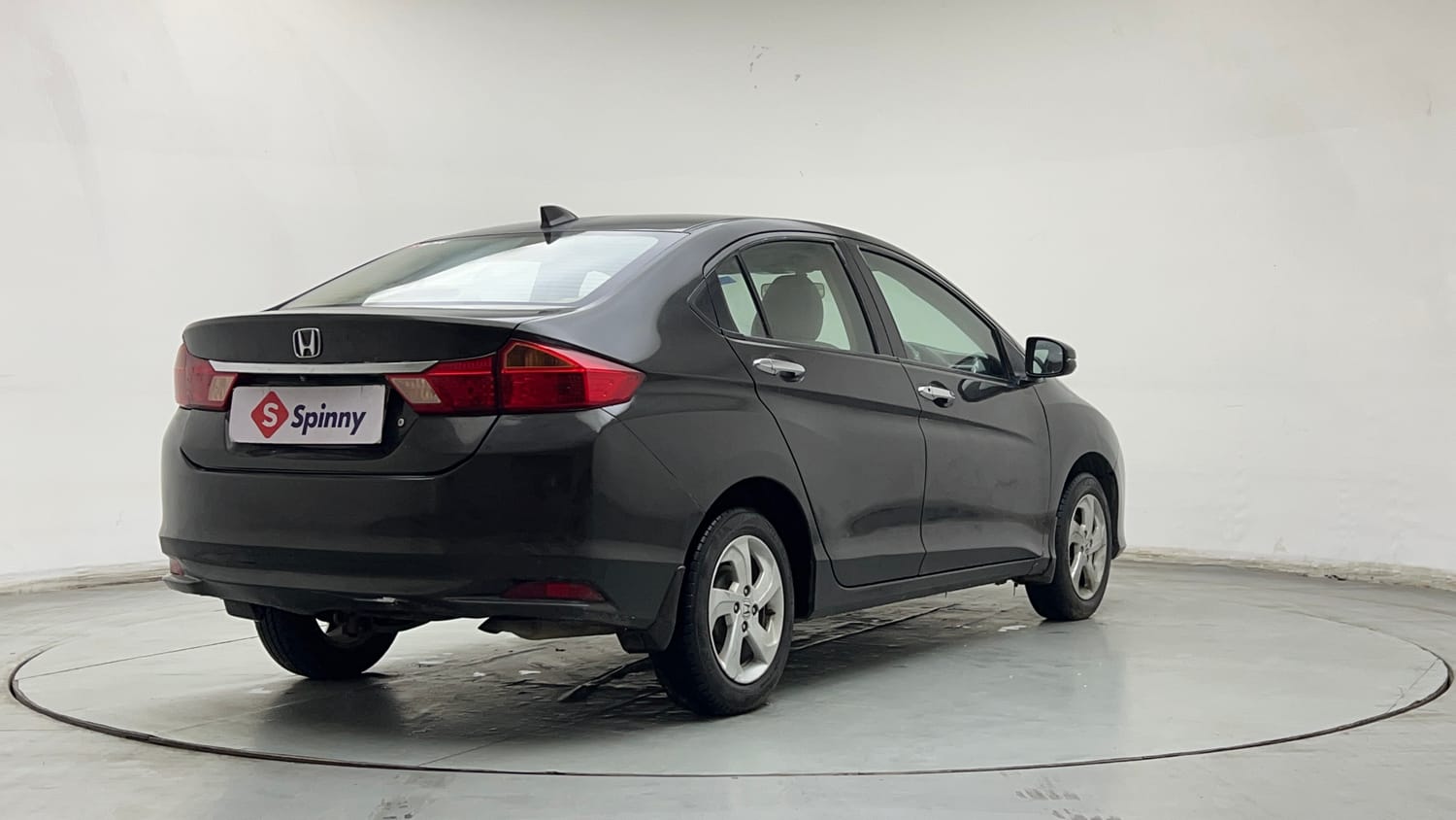 Used 2015 Honda City V Petrol Manual exterior RIGHT REAR CORNER VIEW
