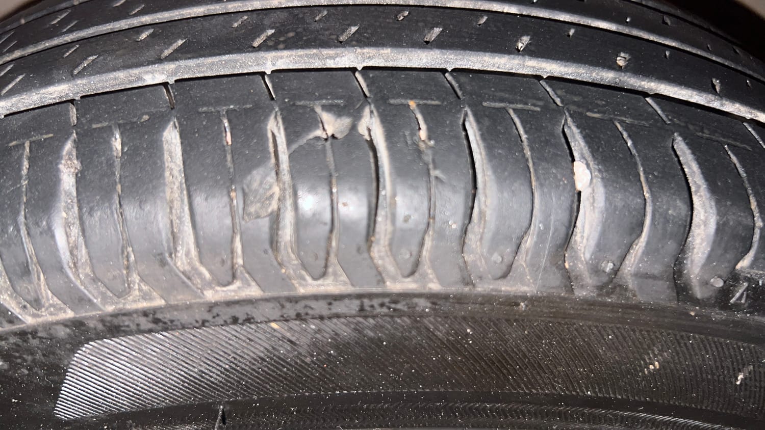 Used 2013 Hyundai i10 Era 1.1 iRDE2 Petrol Manual tyres LEFT FRONT TYRE TREAD VIEW