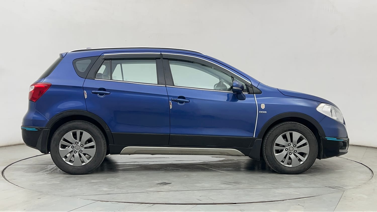Used 2016 Maruti Suzuki S-Cross Zeta 1.3 Diesel Manual exterior RIGHT SIDE VIEW