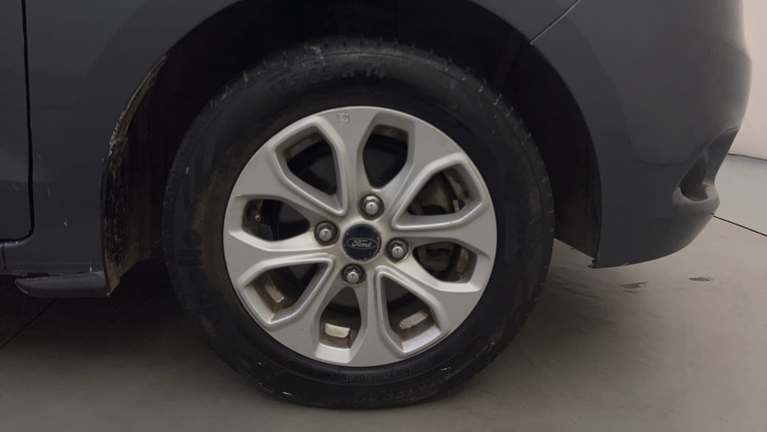 Used 2016 Ford Figo Trend 1.2 Ti-VCT Petrol Manual tyres RIGHT FRONT TYRE RIM VIEW