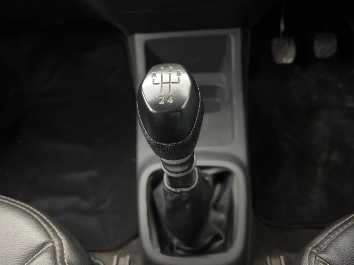 Used 2016 Renault Kwid RXT Petrol Manual interior GEAR  KNOB VIEW