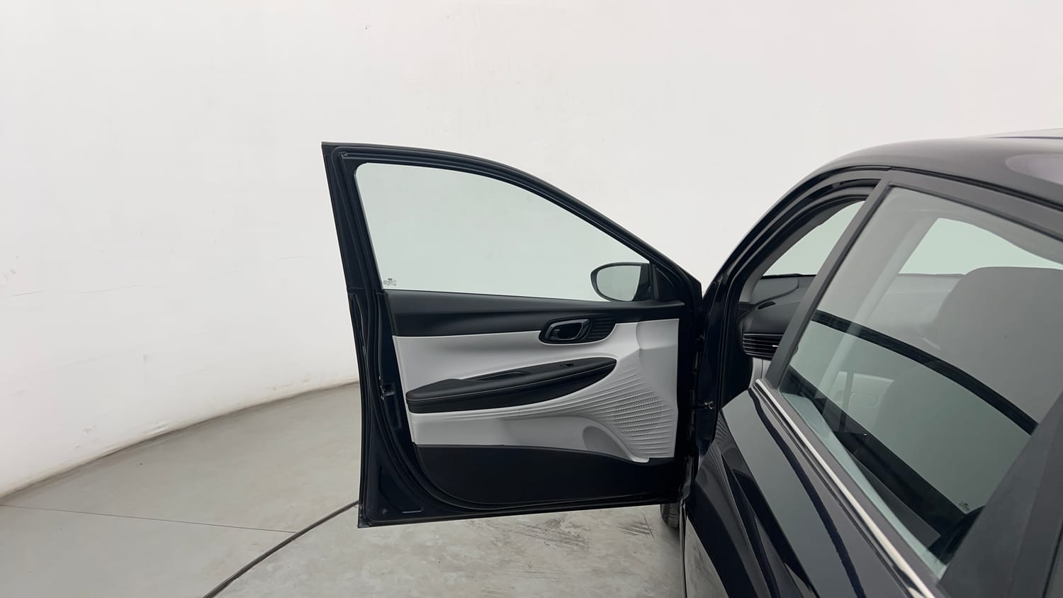 Used 2025 Hyundai i20 Sportz (O) 1.2 IVT Petrol Automatic interior LEFT FRONT DOOR OPEN VIEW