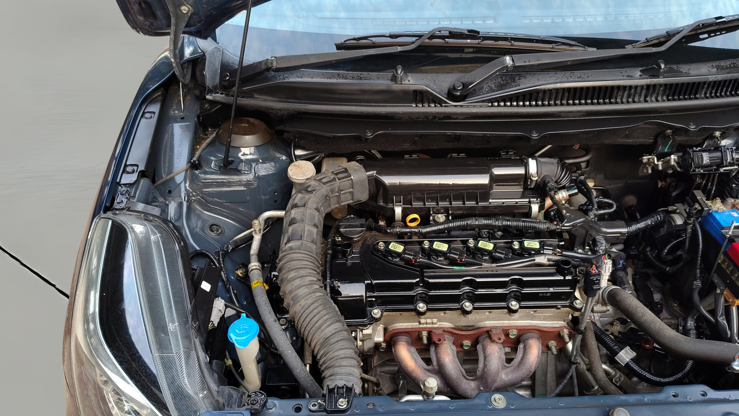 Used 2020 Maruti Suzuki Baleno Alpha Automatic Petrol Automatic engine ENGINE RIGHT SIDE HINGE & APRON VIEW