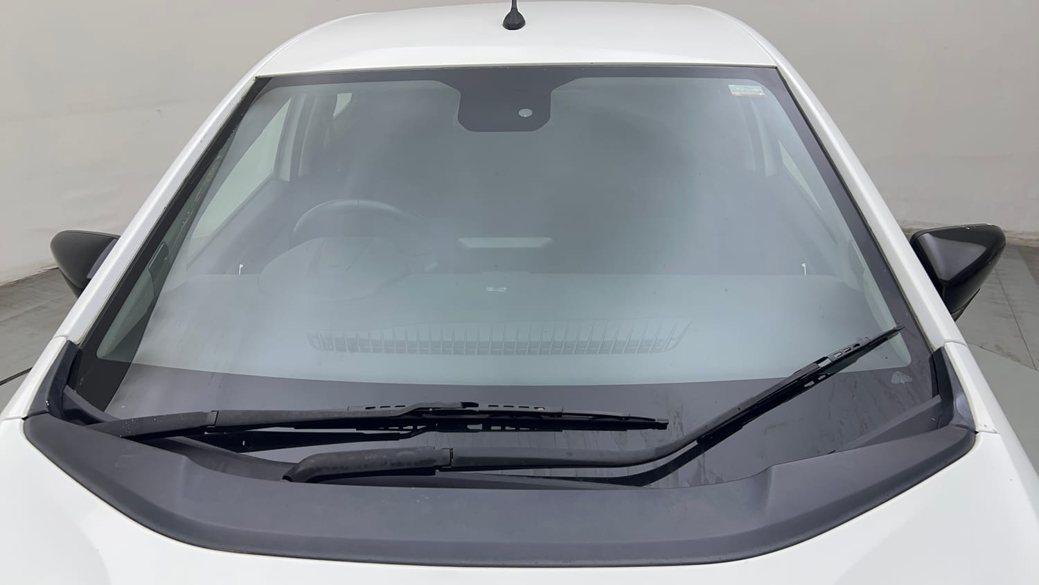 Used 2020 Tata Altroz XZ Petrol Petrol Manual exterior FRONT WINDSHIELD VIEW