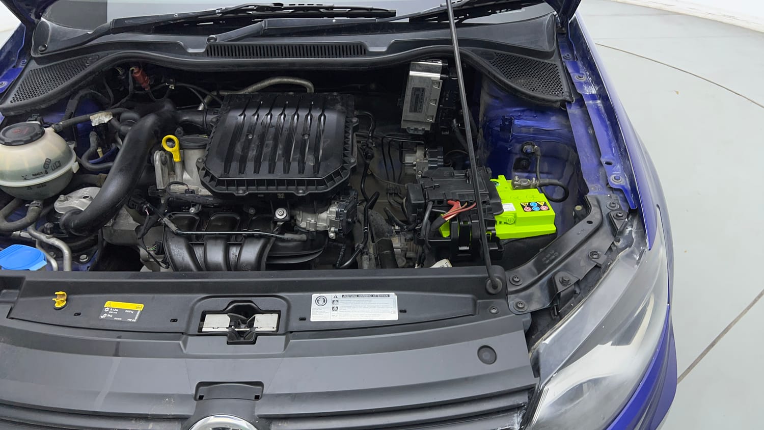 Used 2019 Volkswagen Ameo Trendline 1.0L (P) Petrol Manual engine ENGINE LEFT SIDE VIEW