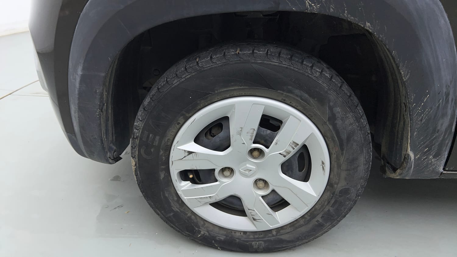 Used 2019 Renault Kwid RXT (O) 1.0 SCE Edition Petrol Manual tyres LEFT FRONT TYRE RIM VIEW