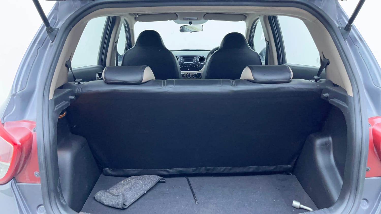 Used 2016 Hyundai Grand i10 Asta AT 1.2 Kappa VTVT Petrol Automatic interior DICKY INSIDE VIEW