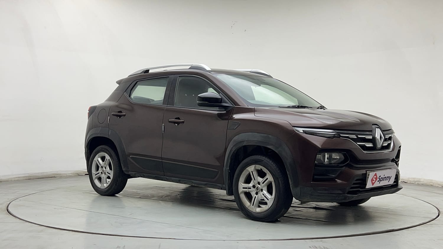 Used 2021 Renault Kiger RXT MT Petrol Manual exterior RIGHT FRONT CORNER VIEW