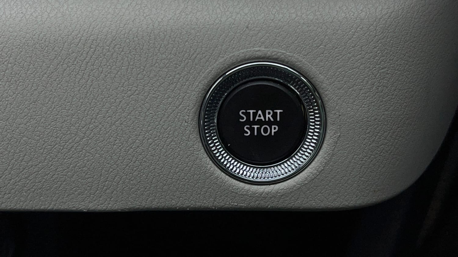 Used 2021 Nissan Magnite XV Turbo CVT Petrol Automatic top_features Keyless start