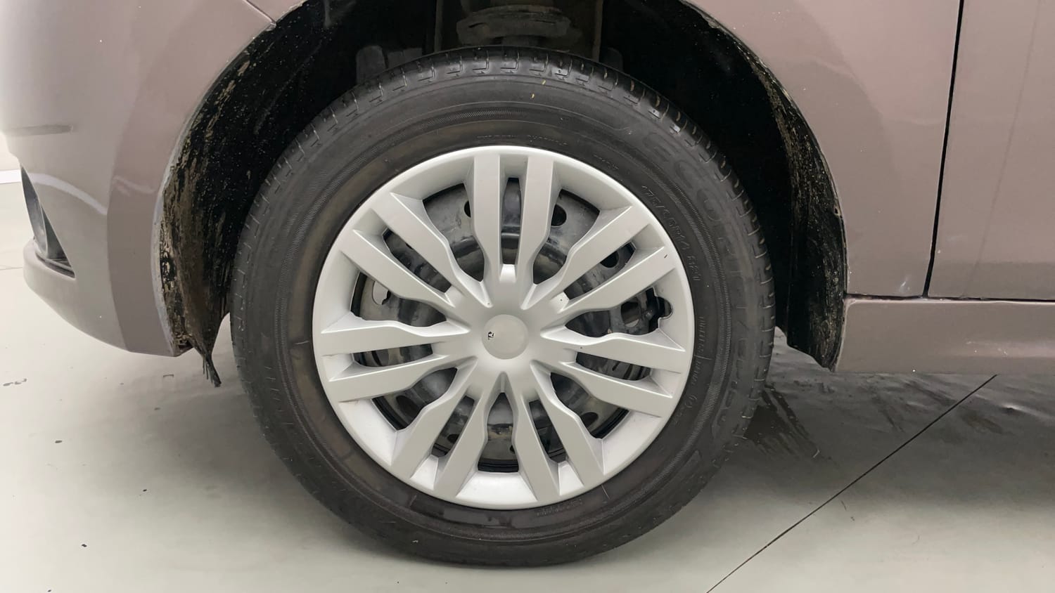 Used 2017 Tata Tiago Revotron XT Petrol Manual tyres LEFT FRONT TYRE RIM VIEW
