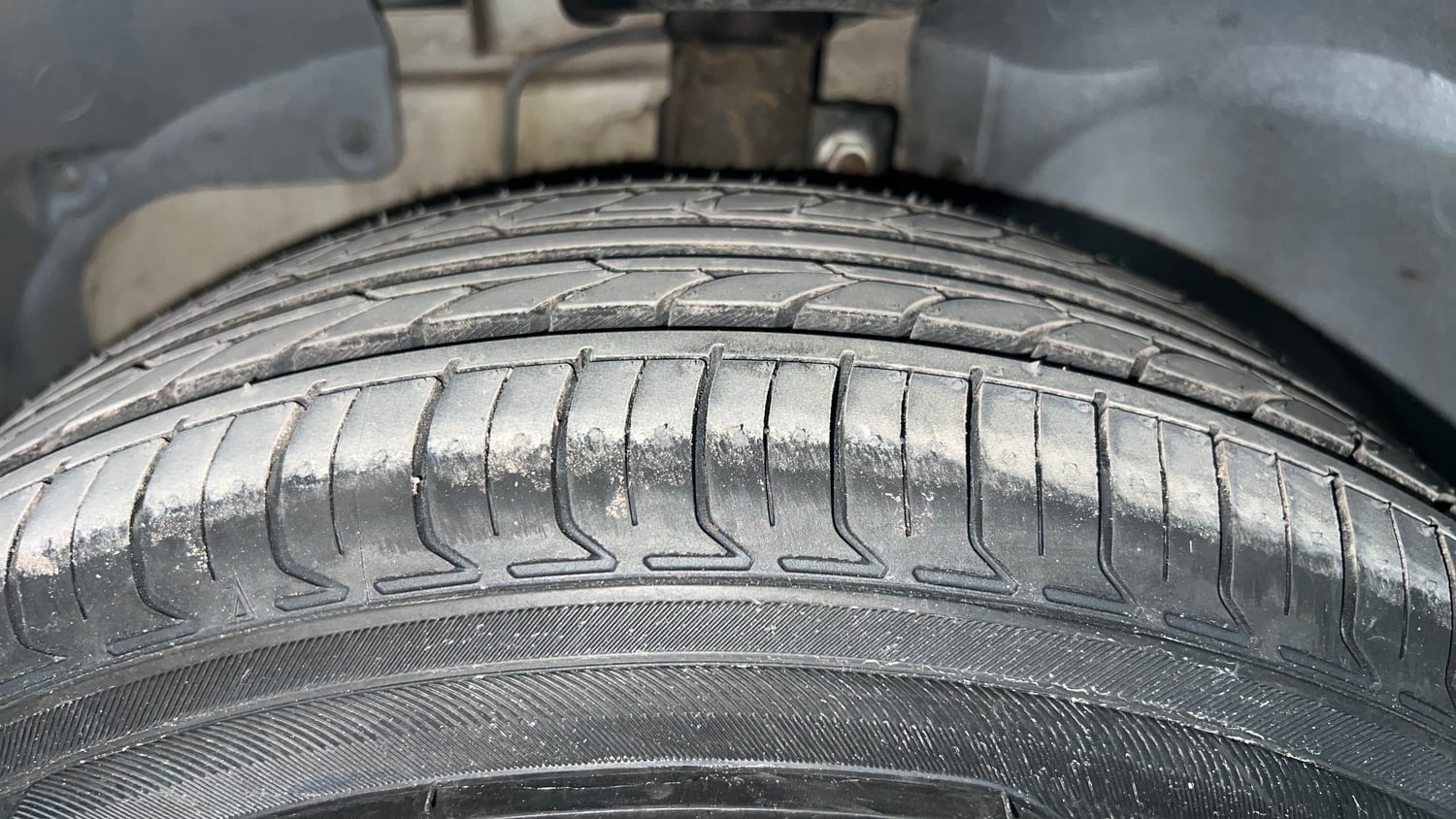 Used 2015 Ford Figo Duratec Petrol ZXI 1.2 Petrol Manual tyres LEFT FRONT TYRE TREAD VIEW