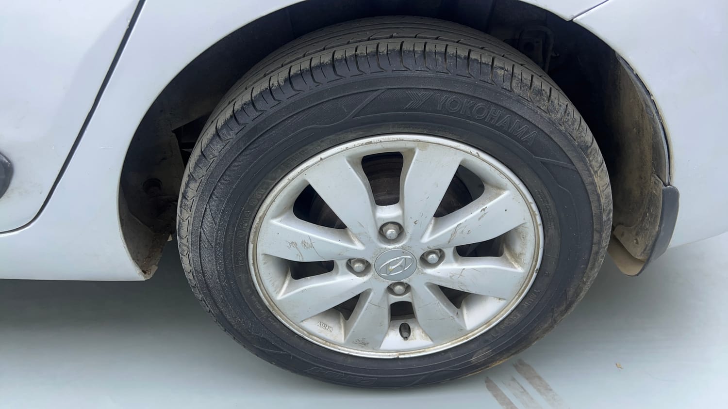 Used 2015 Hyundai Xcent S 1.2 (O) Petrol Manual tyres LEFT REAR TYRE RIM VIEW