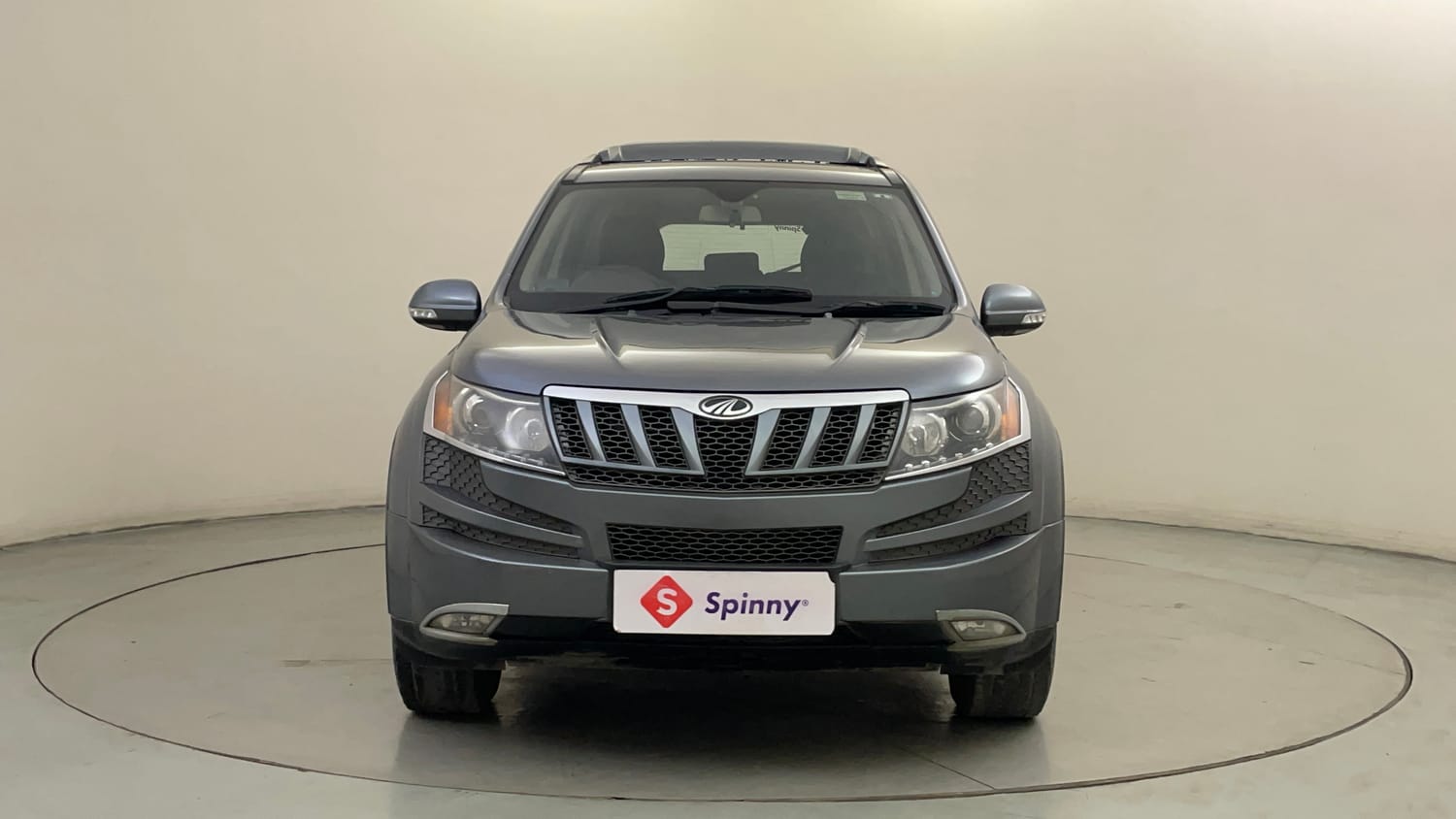 Used 2015 Mahindra XUV500 W6 Diesel Manual exterior FRONT VIEW