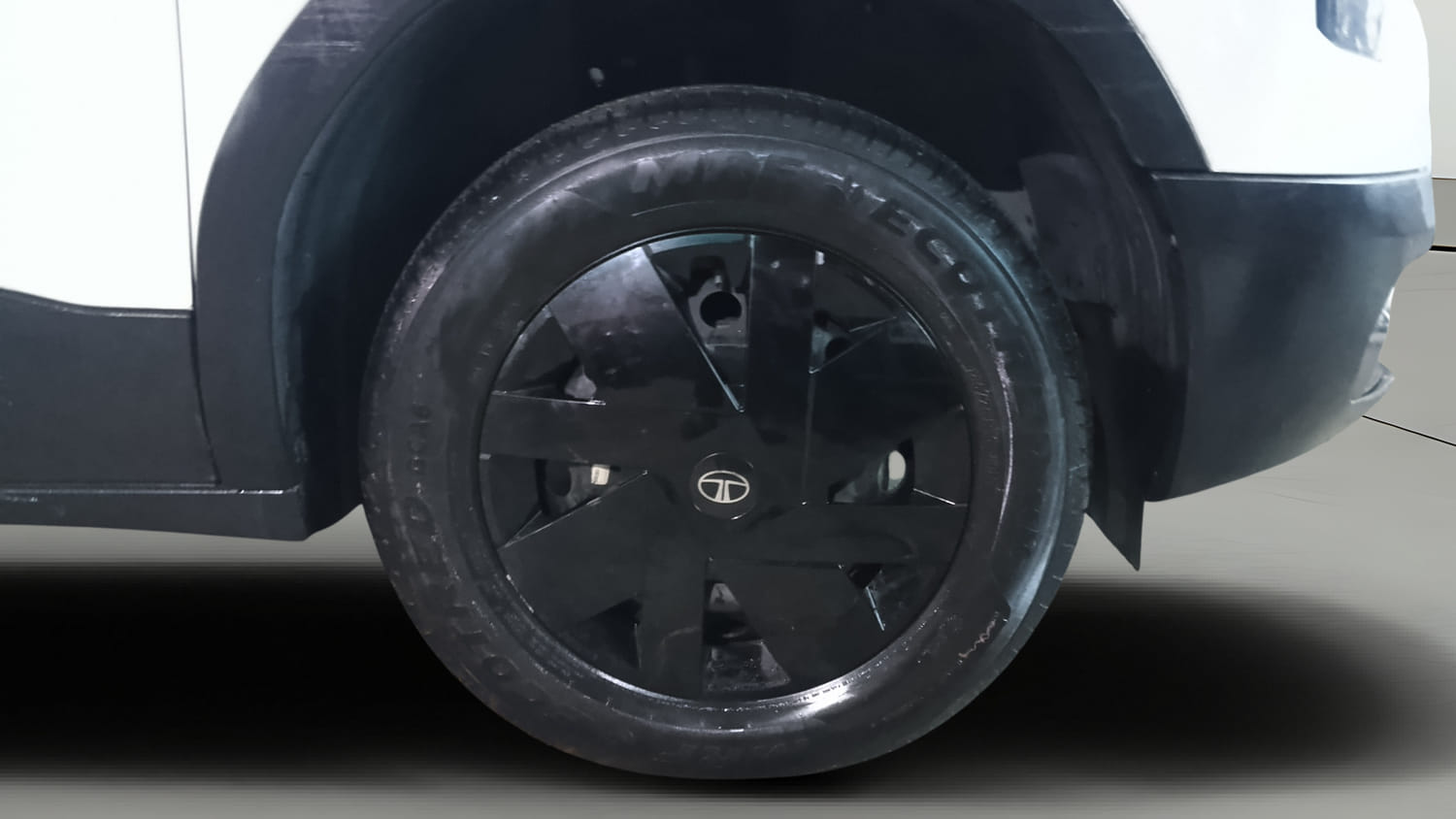 Used 2024 Tata Punch Pure iCNG Cng Manual tyres RIGHT FRONT TYRE RIM VIEW