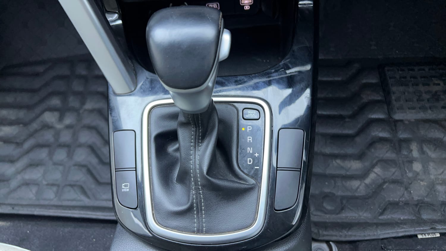 Used 2022 kia Seltos HTX 1.5 IVT Petrol Automatic interior GEAR  KNOB VIEW
