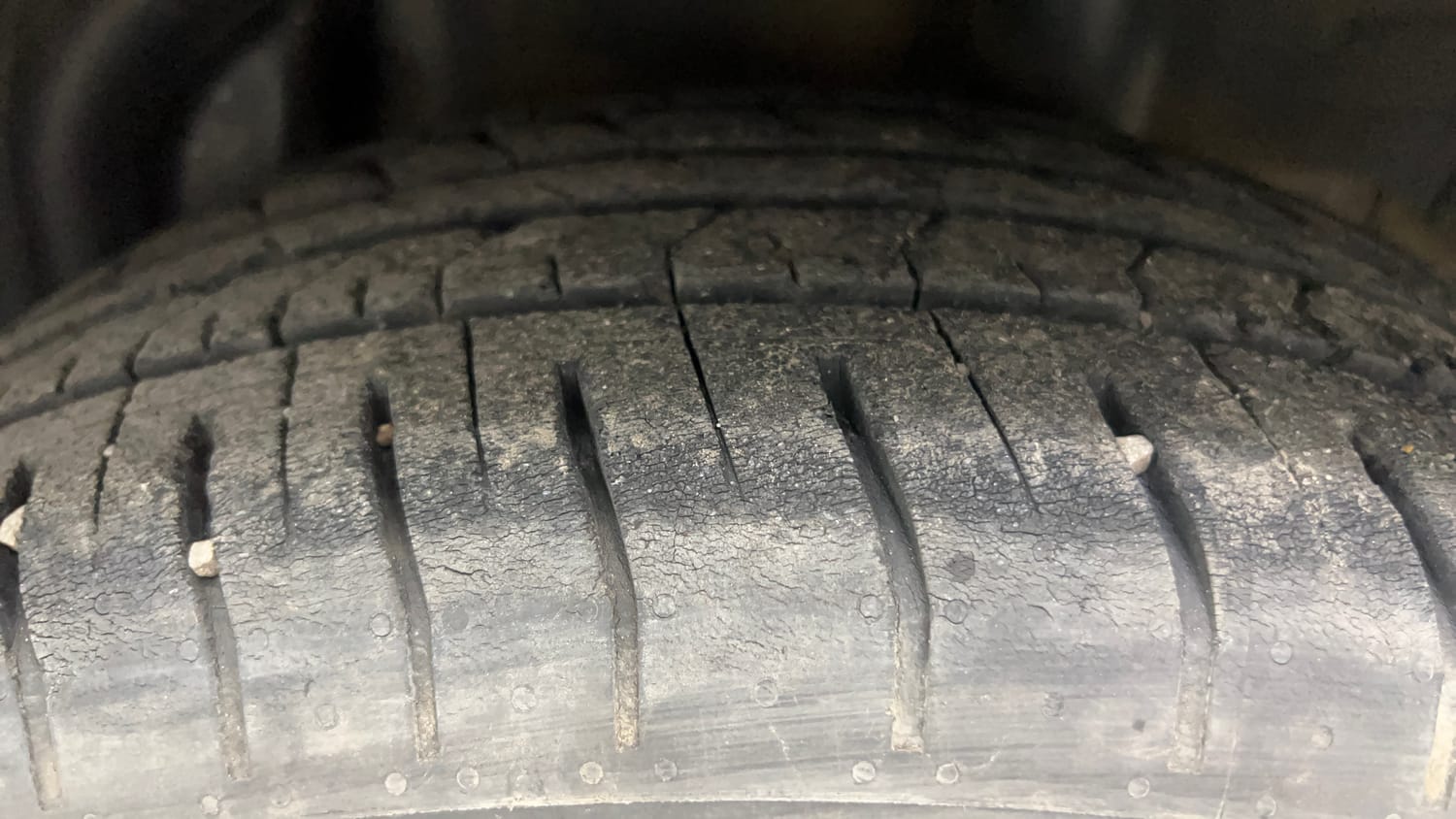 Used 2023 Hyundai Verna SX (O) 1.5 Petrol IVT Petrol Automatic tyres LEFT REAR TYRE TREAD VIEW