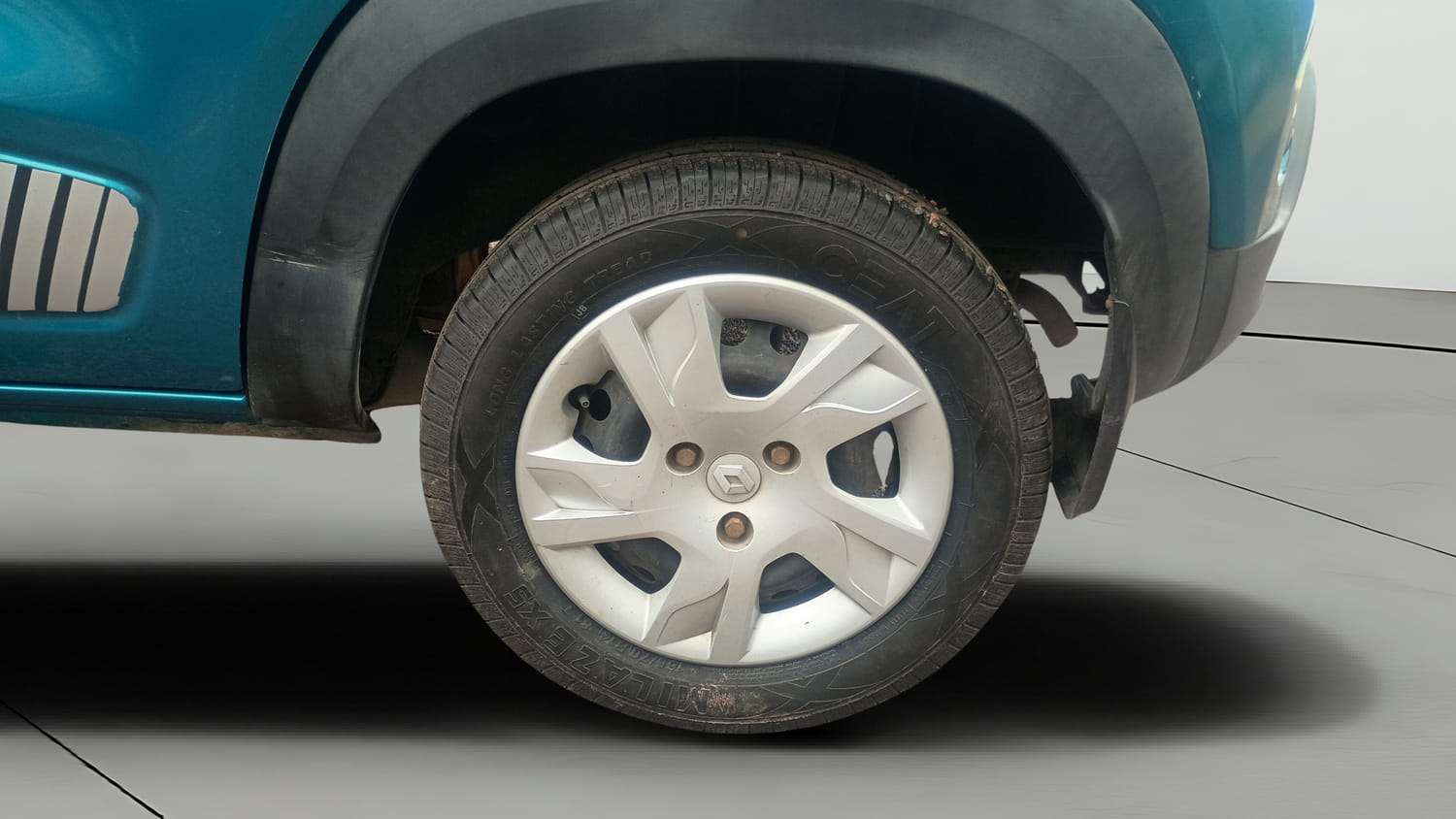 Used 2020 Renault Kwid RXT Petrol Manual tyres LEFT REAR TYRE RIM VIEW
