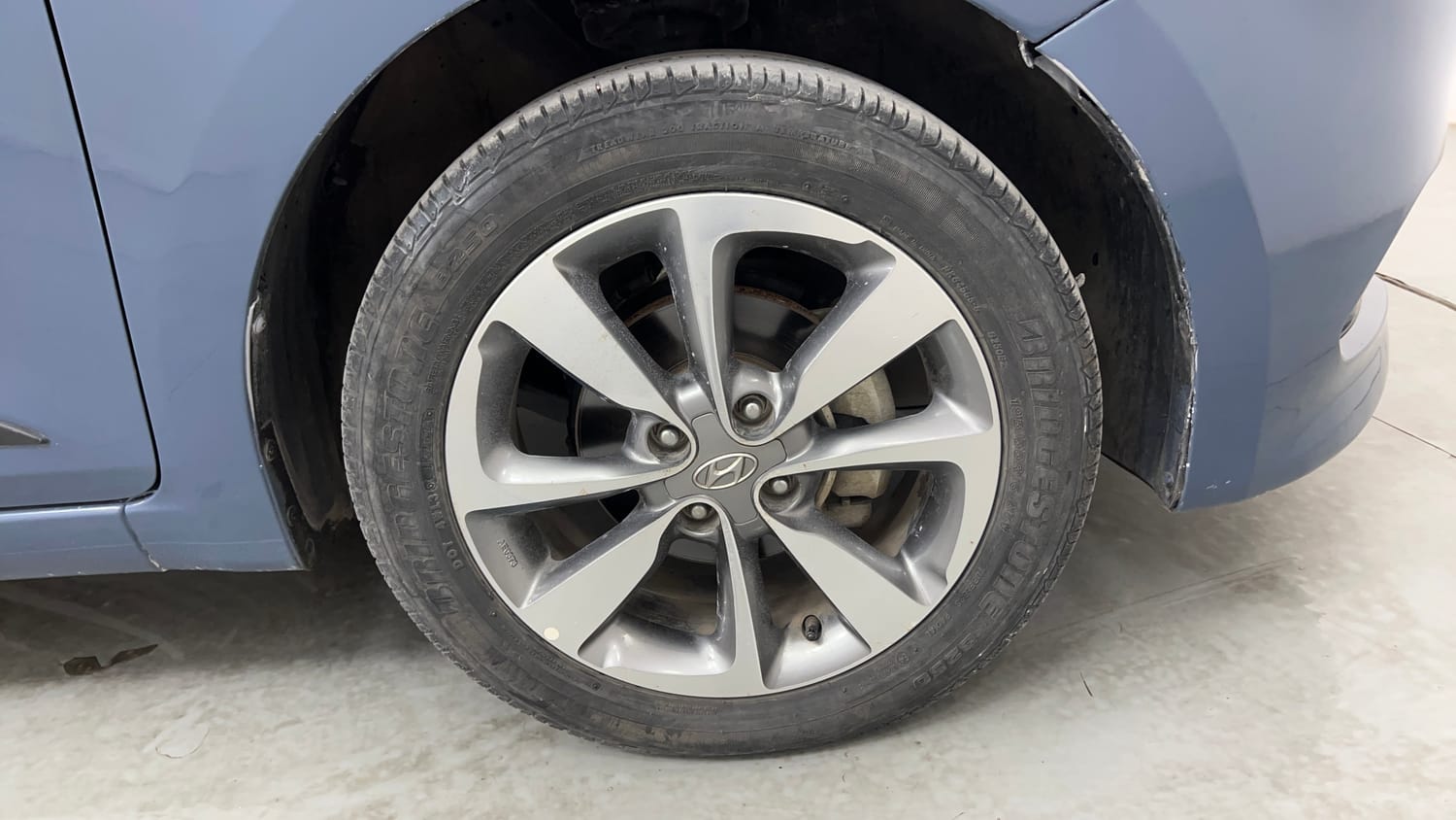 Used 2015 Hyundai Elite i20 Asta 1.2 Petrol Manual tyres RIGHT FRONT TYRE RIM VIEW