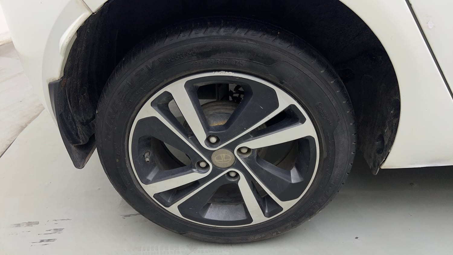 Used 2020 Tata Altroz XZ Petrol Petrol Manual tyres RIGHT REAR TYRE RIM VIEW