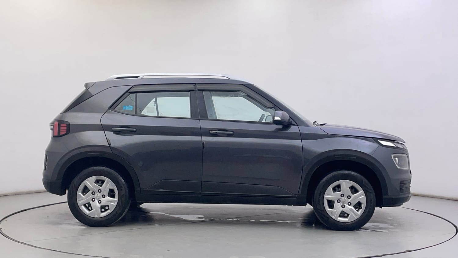 Used 2022 Hyundai Venue SX 1.2 Petrol Petrol Manual exterior RIGHT SIDE VIEW