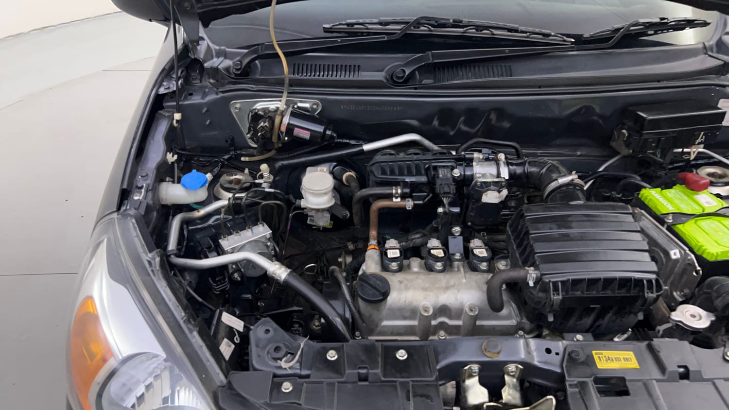 Used 2021 Maruti Suzuki Alto 800 VXi Petrol Manual engine ENGINE RIGHT SIDE HINGE & APRON VIEW