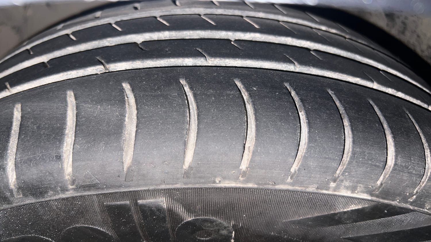 Used 2016 Ford Figo Trend 1.2 Ti-VCT Petrol Manual tyres LEFT FRONT TYRE TREAD VIEW