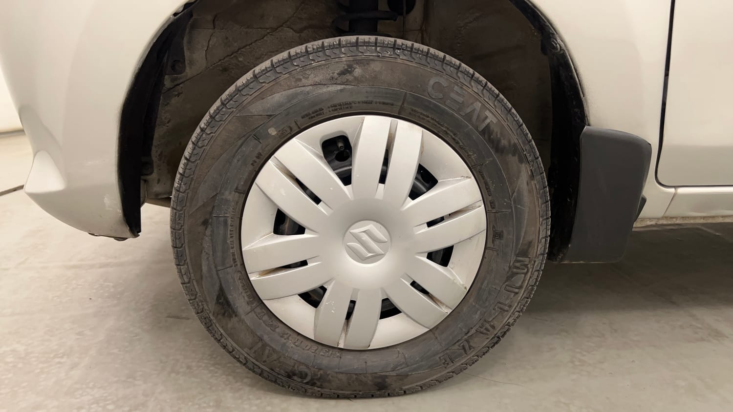 Used 2014 Maruti Suzuki Alto 800 LXI CNG (outside fitted) Cng Manual tyres LEFT FRONT TYRE RIM VIEW