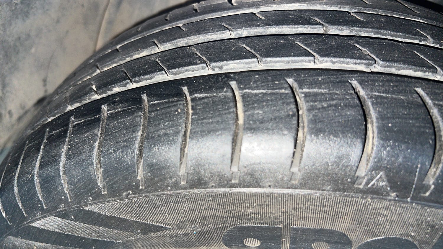 Used 2024 Tata Tigor XZA Plus iCNG Cng Automatic tyres LEFT FRONT TYRE TREAD VIEW