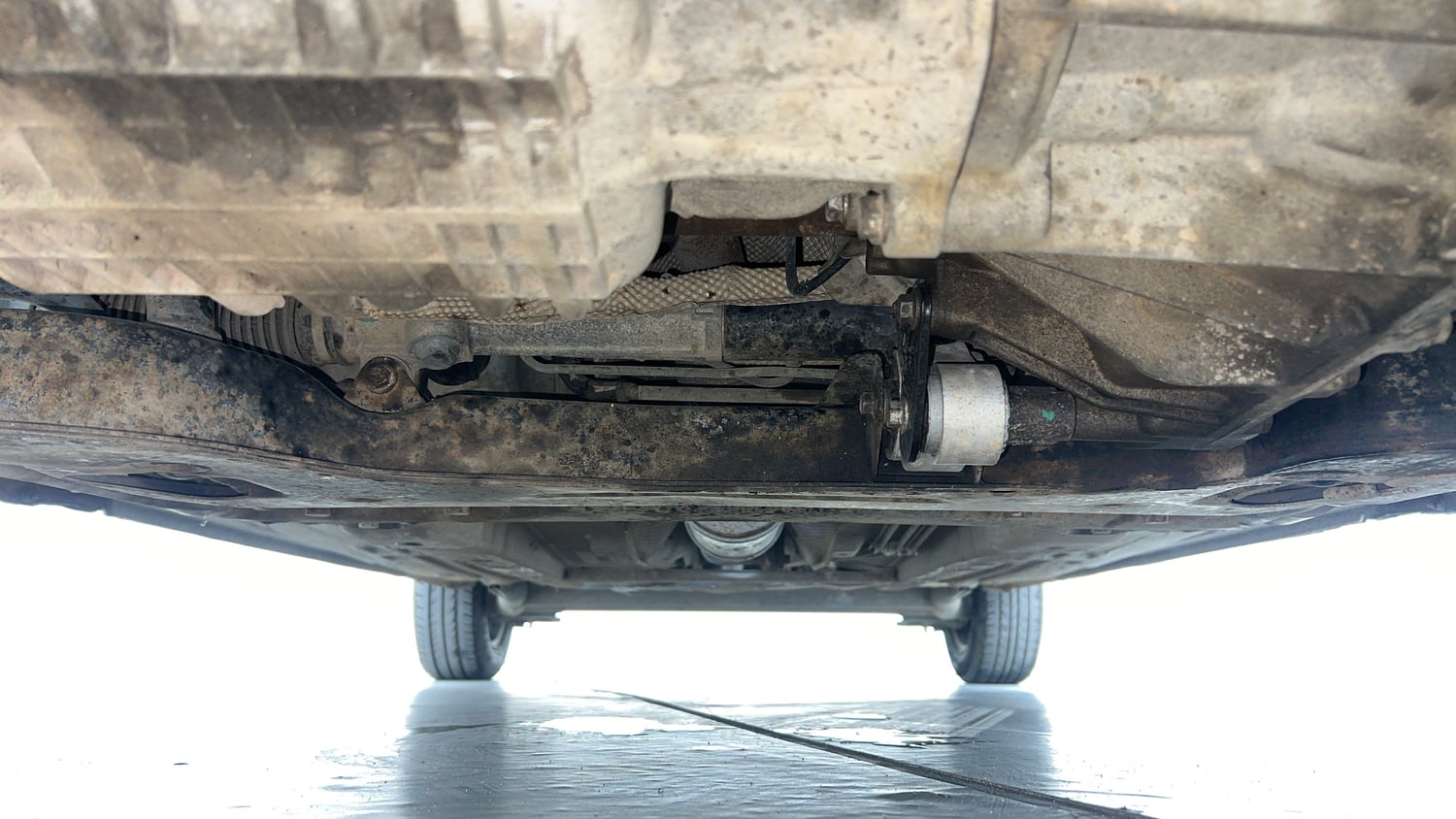 Used 2015 Ford Figo Duratec Petrol ZXI 1.2 Petrol Manual extra FRONT LEFT UNDERBODY VIEW