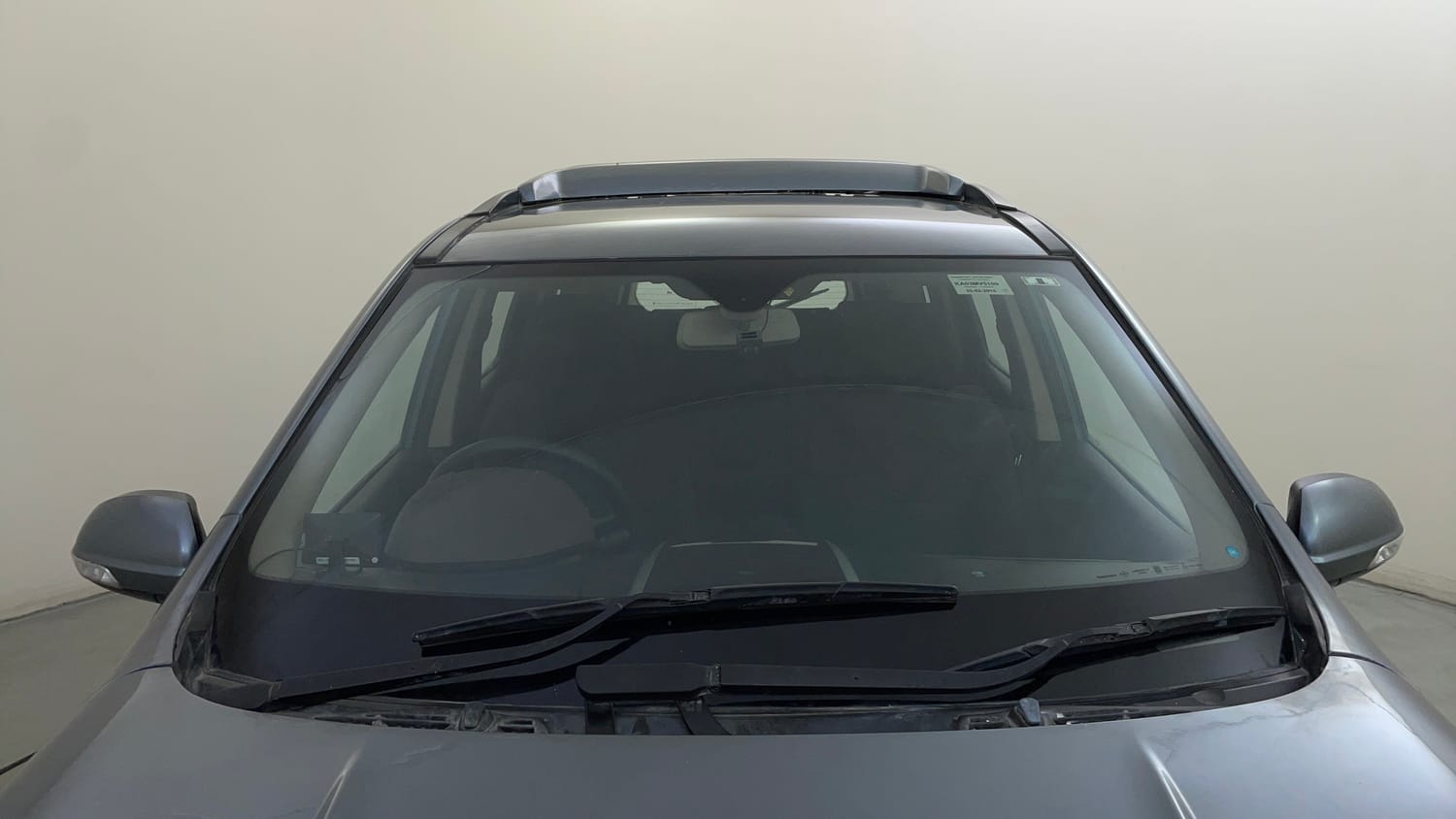 Used 2015 Mahindra XUV500 W6 Diesel Manual exterior FRONT WINDSHIELD VIEW