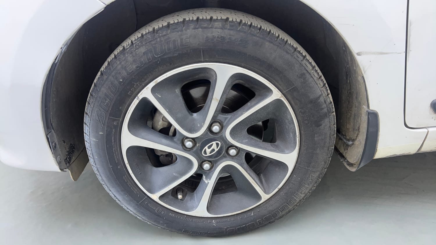 Used 2017 Hyundai Grand i10 Sportz (O) AT 1.2 Kappa VTVT Petrol Automatic tyres LEFT FRONT TYRE RIM VIEW