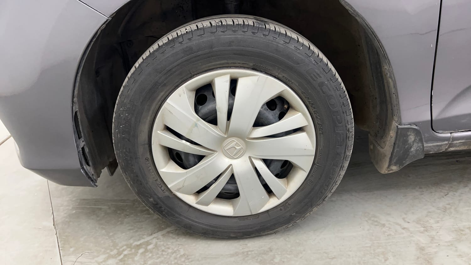 Used 2018 Honda Amaze 1.2 S CVT Petrol Petrol Automatic tyres LEFT FRONT TYRE RIM VIEW